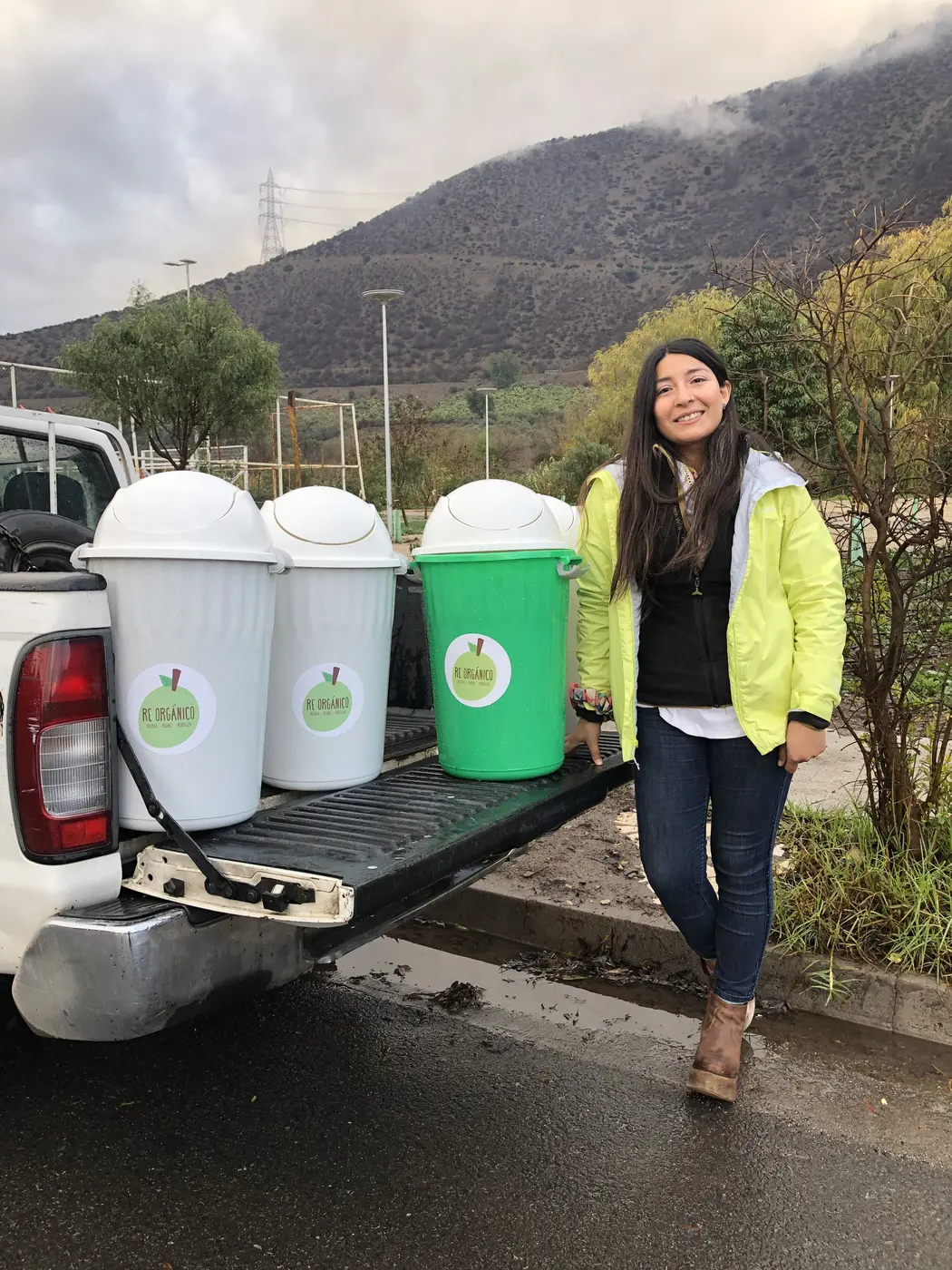 Vermicomposteras Re Orgánico junto a su creadora