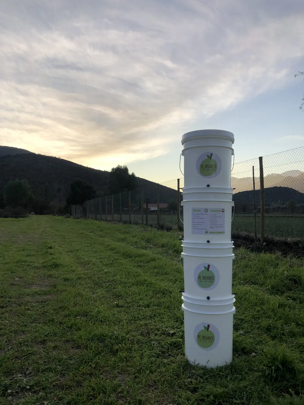 Vermicompostera Re Orgánico instalada en el campo
